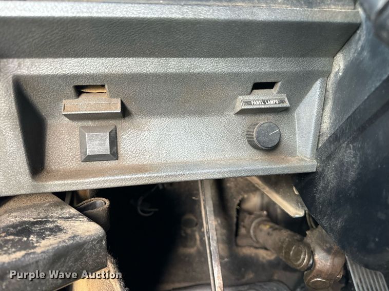 image for item DV1992 1998 Mack CL700 dump truck