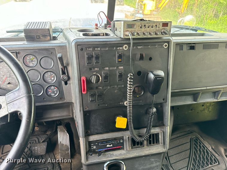 image for item DV1992 1998 Mack CL700 dump truck