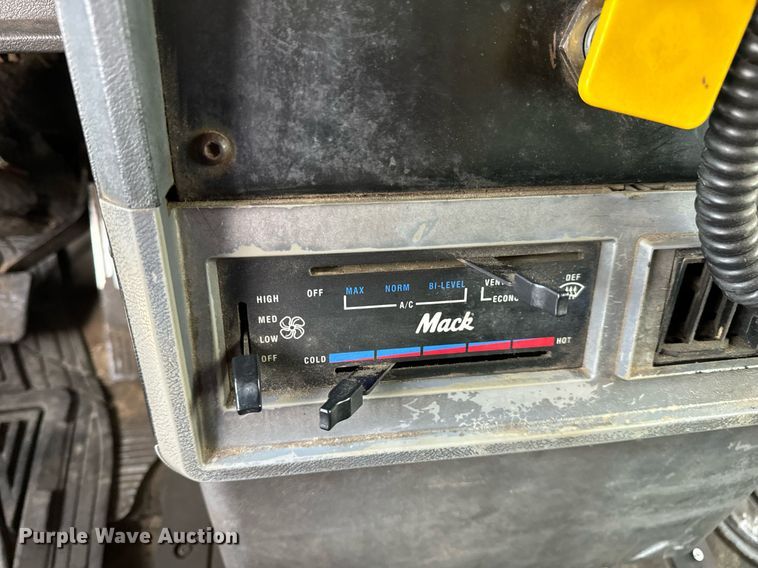 image for item DV1992 1998 Mack CL700 dump truck