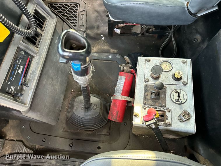 image for item DV1992 1998 Mack CL700 dump truck