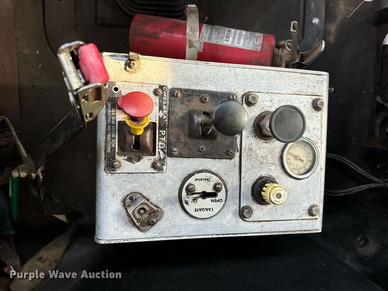 image for item DV1992 1998 Mack CL700 dump truck