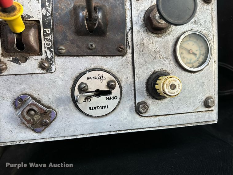 image for item DV1992 1998 Mack CL700 dump truck