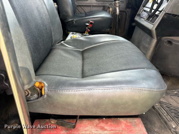 image for item DV1992 1998 Mack CL700 dump truck