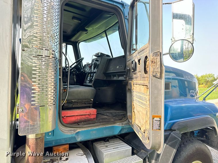 image for item DV1992 1998 Mack CL700 dump truck