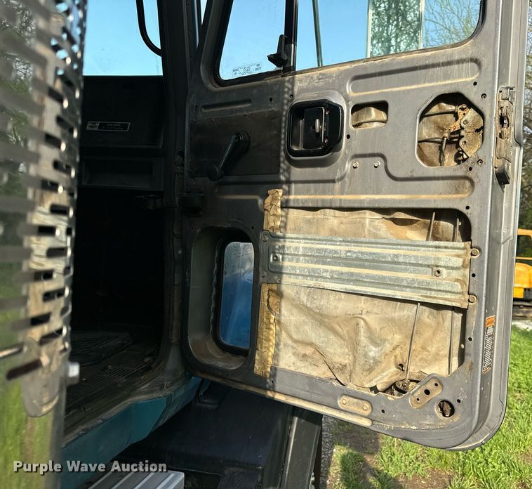 image for item DV1992 1998 Mack CL700 dump truck