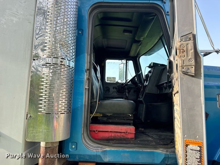 image for item DV1992 1998 Mack CL700 dump truck