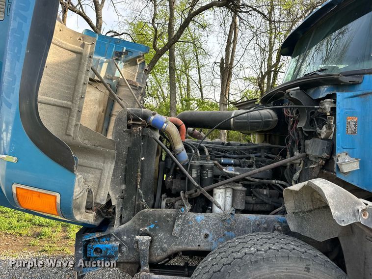 image for item DV1992 1998 Mack CL700 dump truck