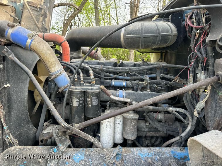 image for item DV1992 1998 Mack CL700 dump truck