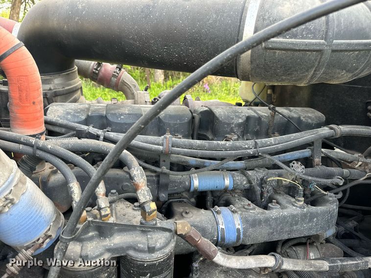 image for item DV1992 1998 Mack CL700 dump truck