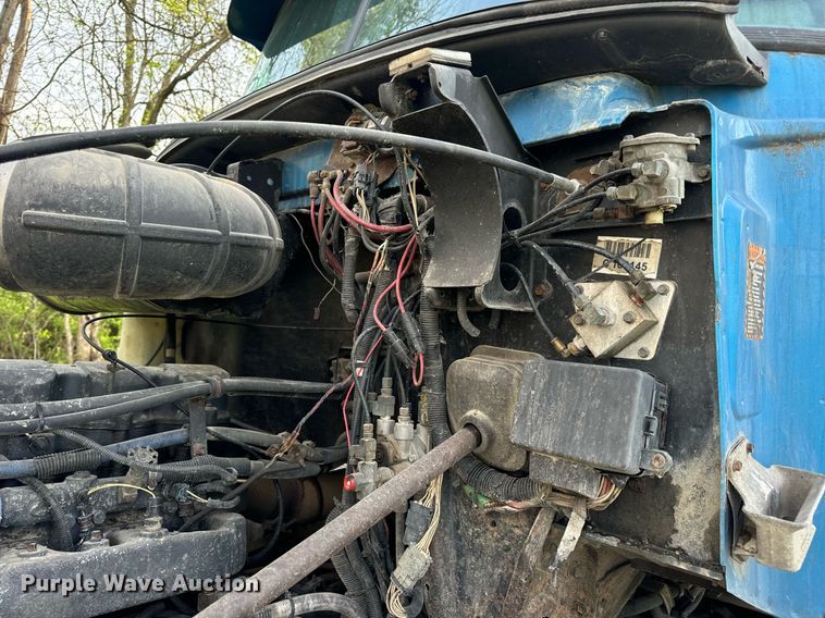 image for item DV1992 1998 Mack CL700 dump truck