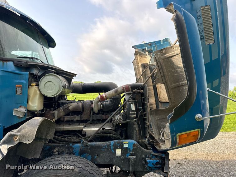 image for item DV1992 1998 Mack CL700 dump truck