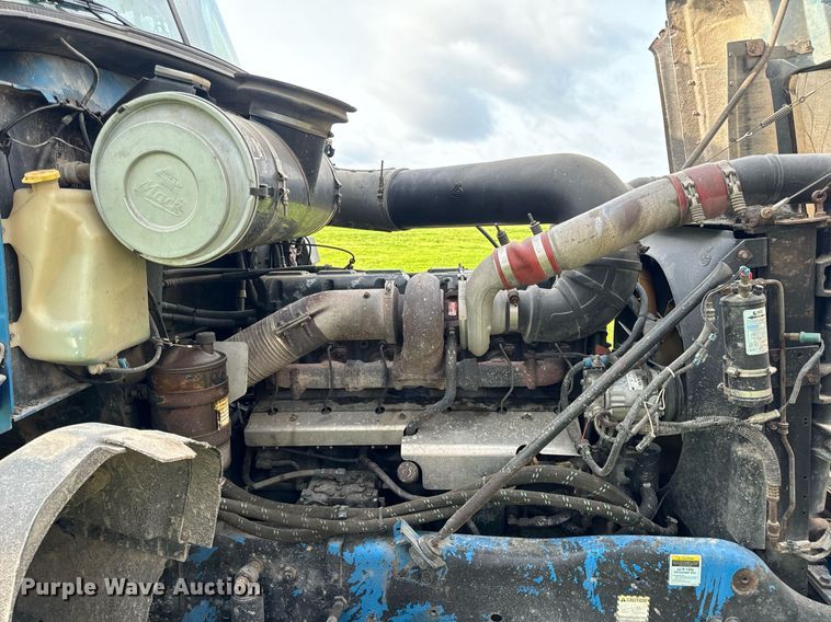 image for item DV1992 1998 Mack CL700 dump truck