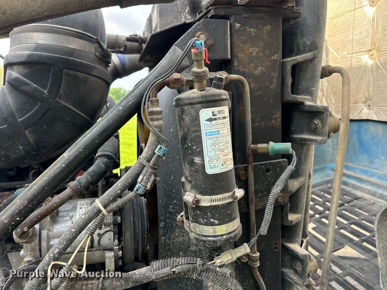 image for item DV1992 1998 Mack CL700 dump truck