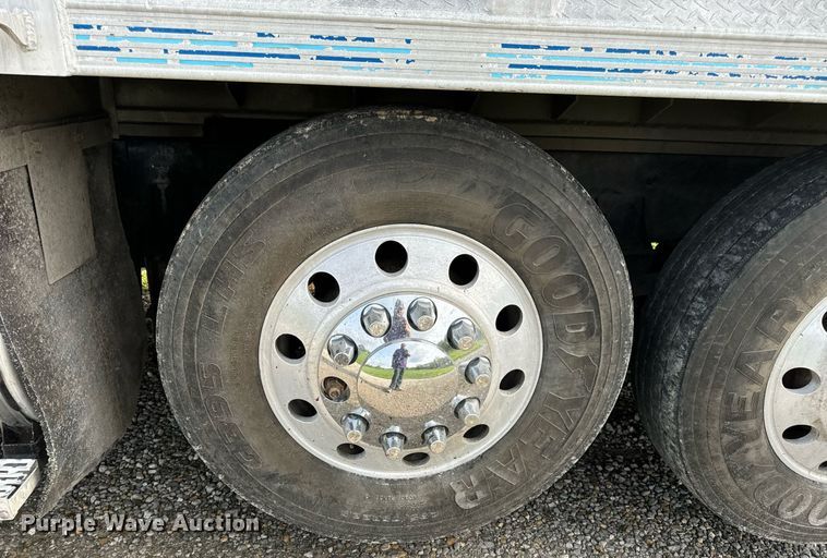 image for item DV1992 1998 Mack CL700 dump truck