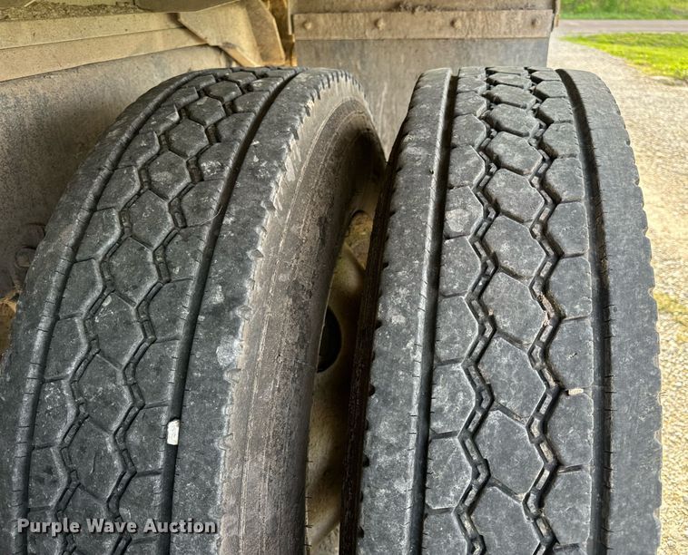 image for item DV1992 1998 Mack CL700 dump truck