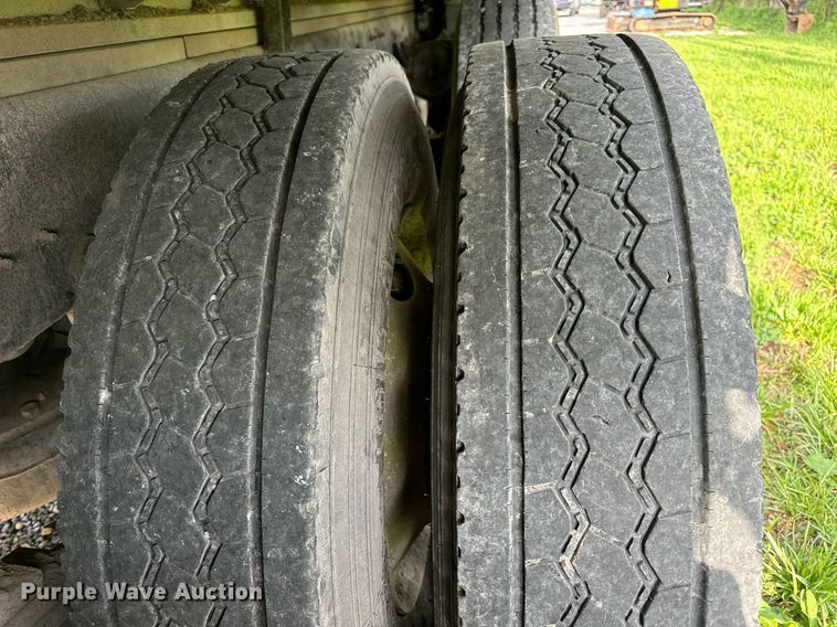 image for item DV1992 1998 Mack CL700 dump truck