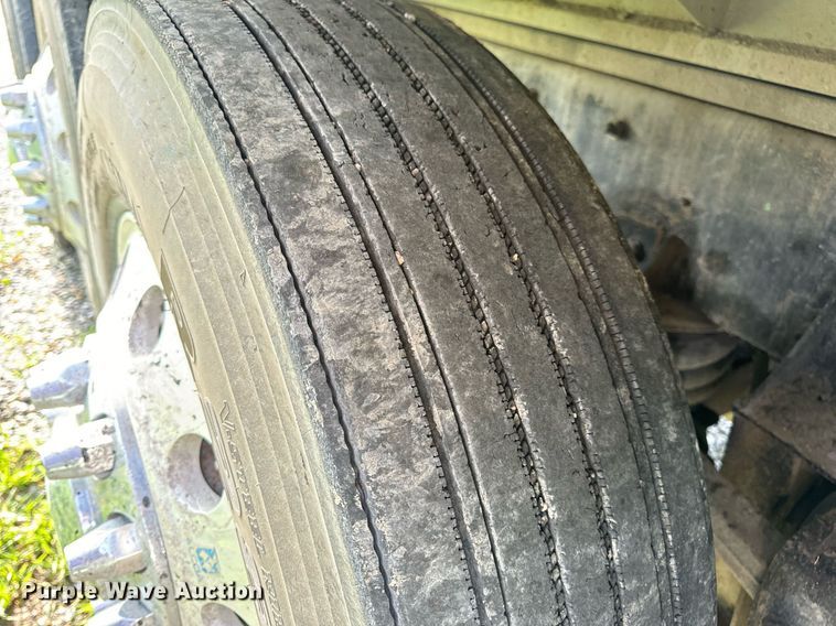 image for item DV1992 1998 Mack CL700 dump truck