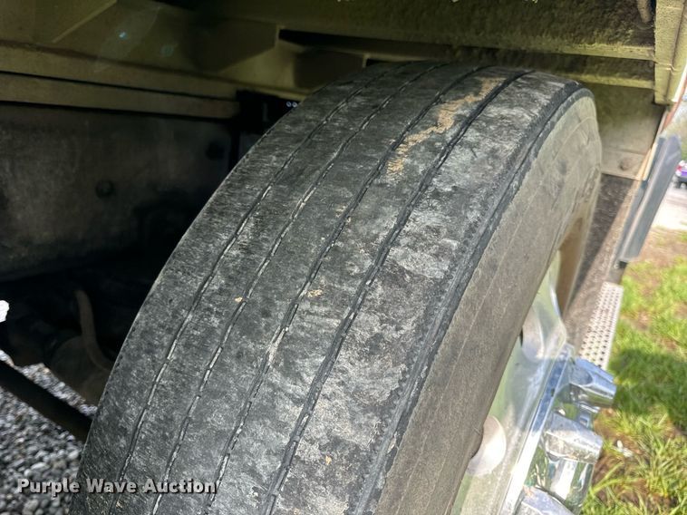 image for item DV1992 1998 Mack CL700 dump truck