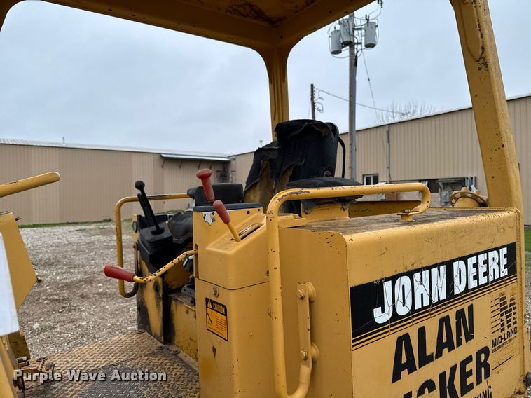 image for item DV2523 1995 John Deere 455G track loader