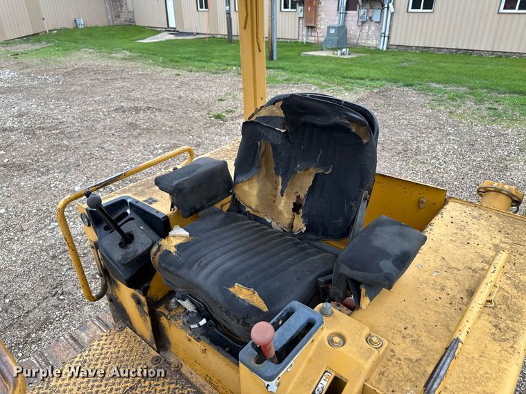 image for item DV2523 1995 John Deere 455G track loader