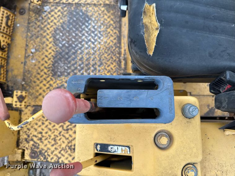 image for item DV2523 1995 John Deere 455G track loader