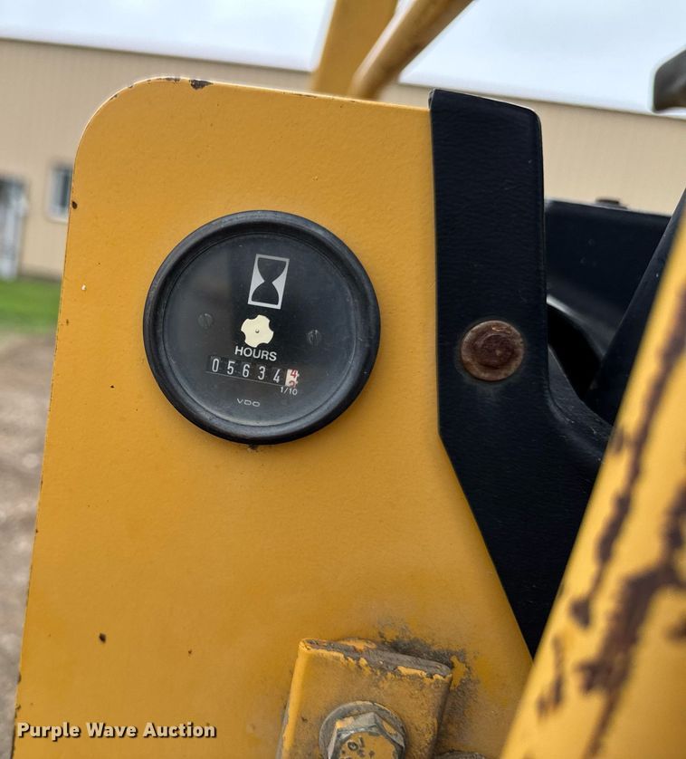 image for item DV2523 1995 John Deere 455G track loader