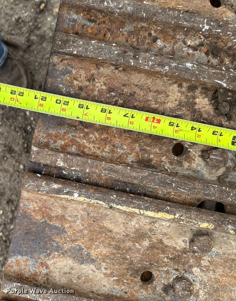 image for item DV2523 1995 John Deere 455G track loader