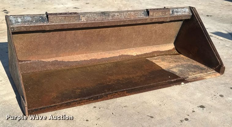 image for item DX8967 Melroe skid steer bucket