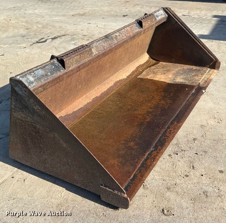 image for item DX8967 Melroe skid steer bucket