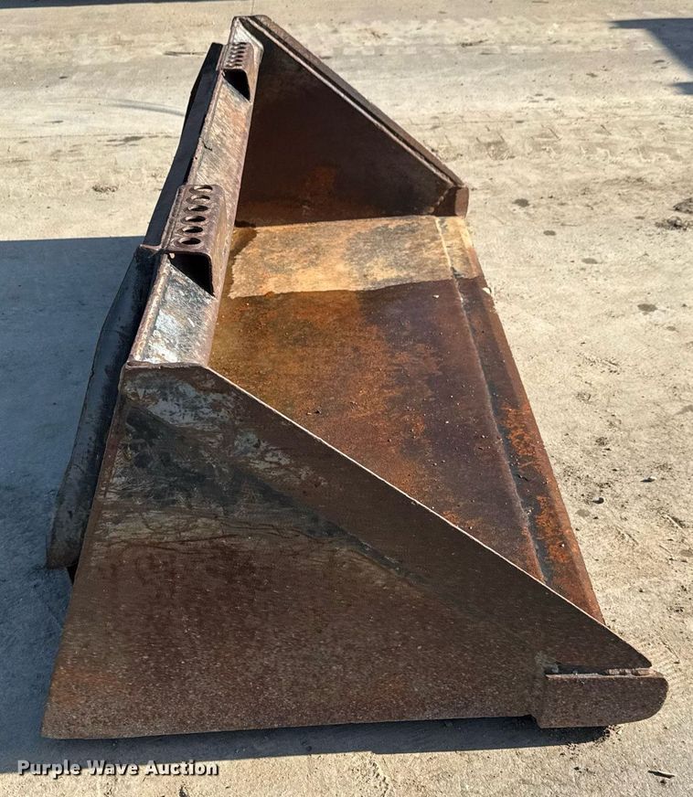 image for item DX8967 Melroe skid steer bucket