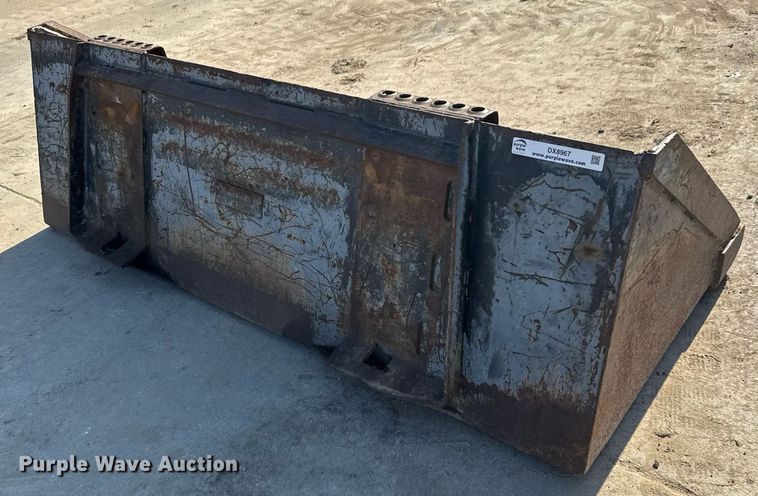 image for item DX8967 Melroe skid steer bucket