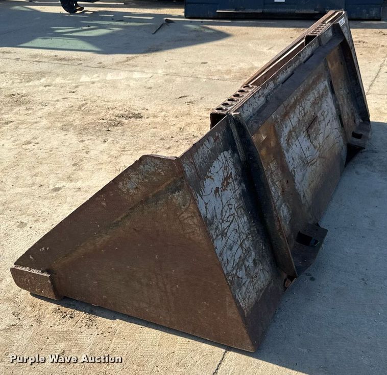 image for item DX8967 Melroe skid steer bucket