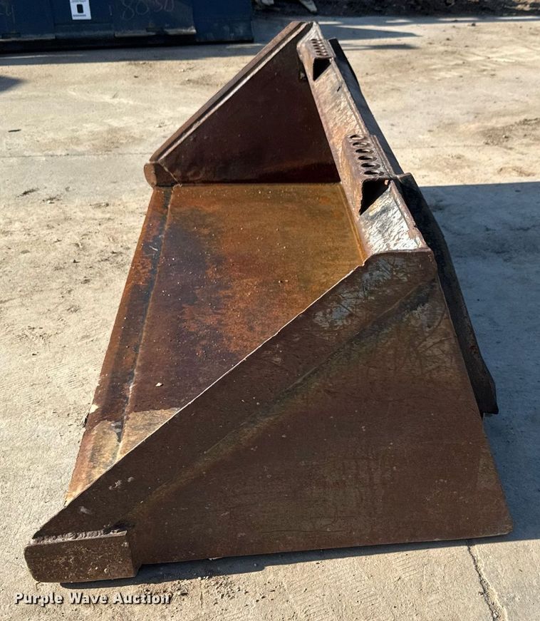 image for item DX8967 Melroe skid steer bucket