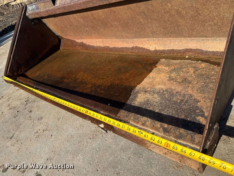 image for item DX8967 Melroe skid steer bucket