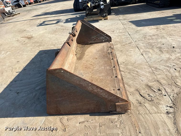 image for item DX8969 Bobcat 80HD C/I skid steer bucket