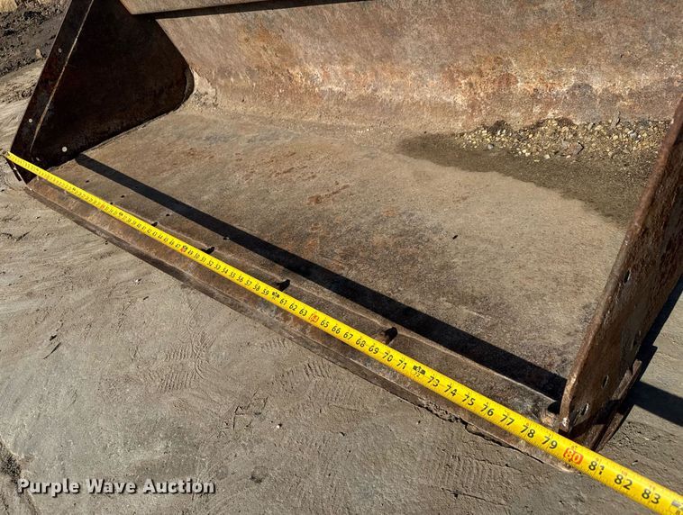 image for item DX8969 Bobcat 80HD C/I skid steer bucket