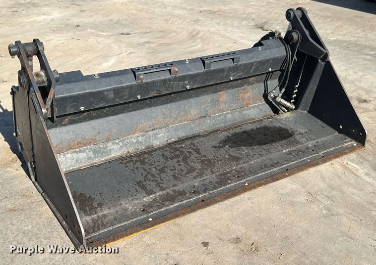 image for item DX8970 2007 Bobcat 68 Combo BKT skid steer bucket