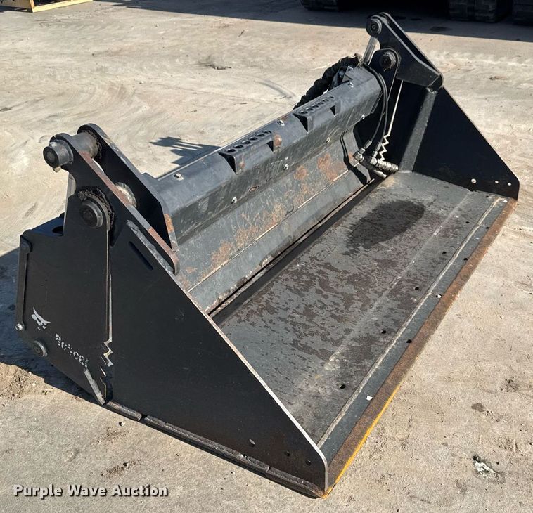 image for item DX8970 2007 Bobcat 68 Combo BKT skid steer bucket