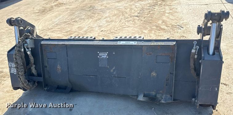 image for item DX8970 2007 Bobcat 68 Combo BKT skid steer bucket