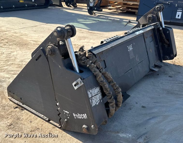 image for item DX8970 2007 Bobcat 68 Combo BKT skid steer bucket