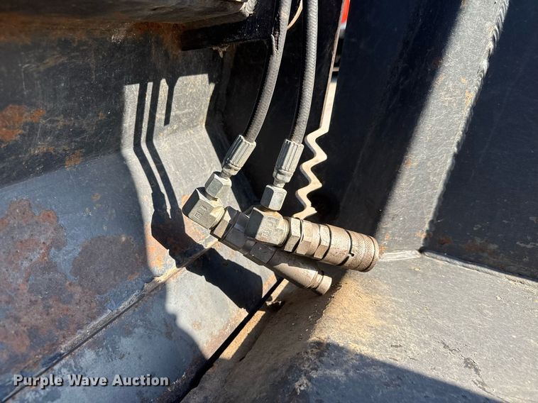 image for item DX8970 2007 Bobcat 68 Combo BKT skid steer bucket