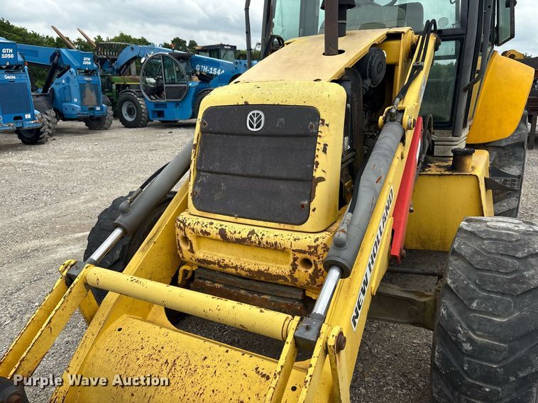 image for item DY2465 2006 New Holland B95 backhoe