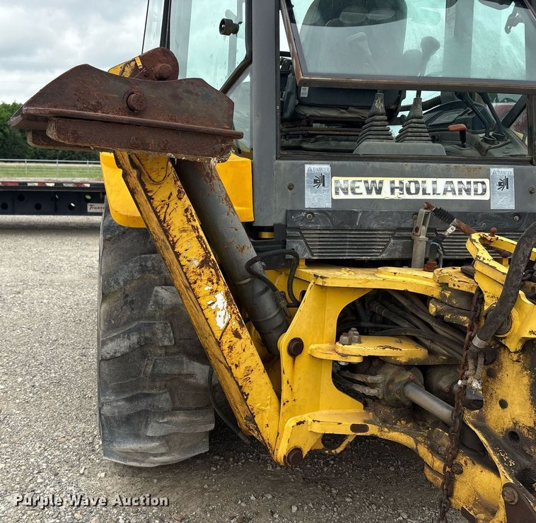image for item DY2465 2006 New Holland B95 backhoe