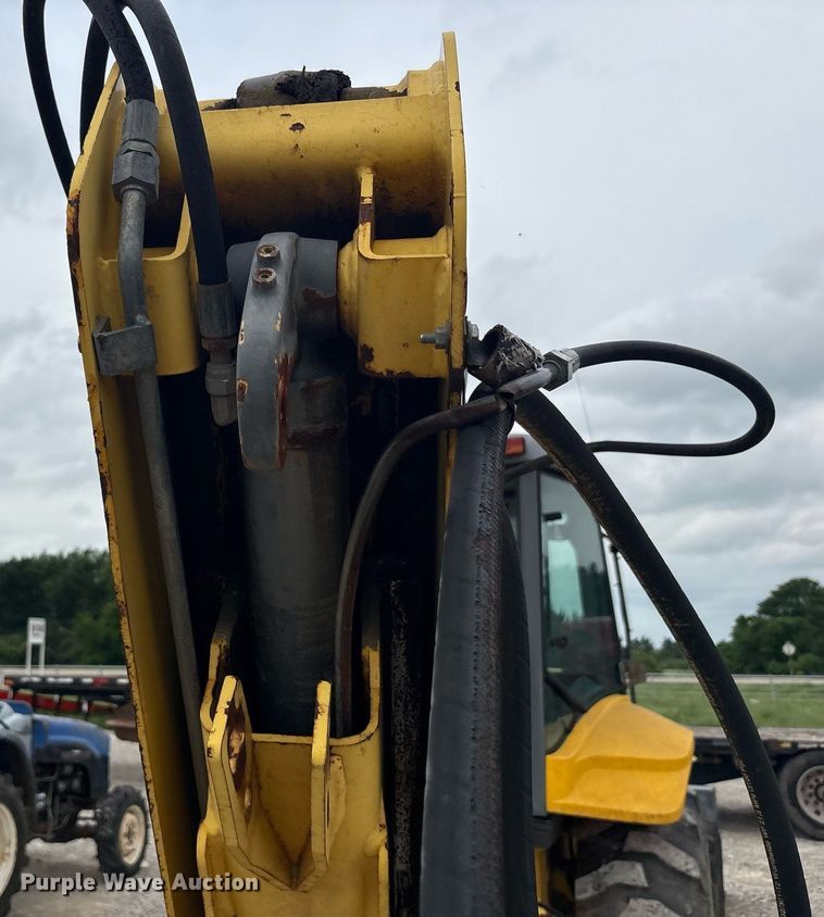 image for item DY2465 2006 New Holland B95 backhoe