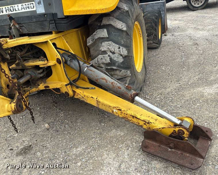 image for item DY2465 2006 New Holland B95 backhoe