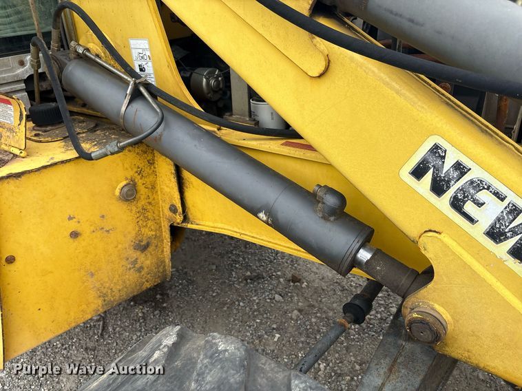 image for item DY2465 2006 New Holland B95 backhoe