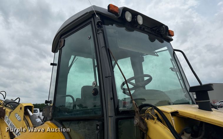 image for item DY2465 2006 New Holland B95 backhoe