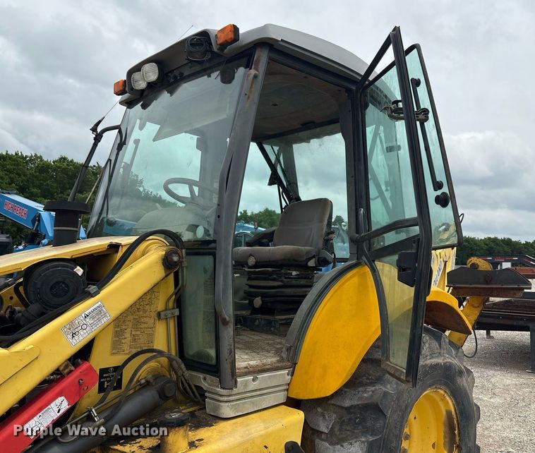 image for item DY2465 2006 New Holland B95 backhoe