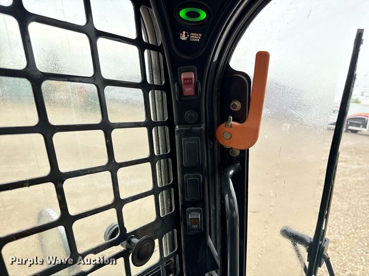 image for item DY8029 2016 Bobcat T750 tracked skid steer loader