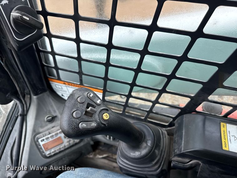 image for item DY8029 2016 Bobcat T750 tracked skid steer loader